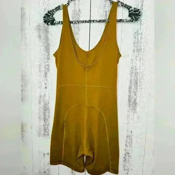 Lululemon Sweat Intention Bodysuit/Onesie Shorts in Gold Spice - Picture 8 of 14